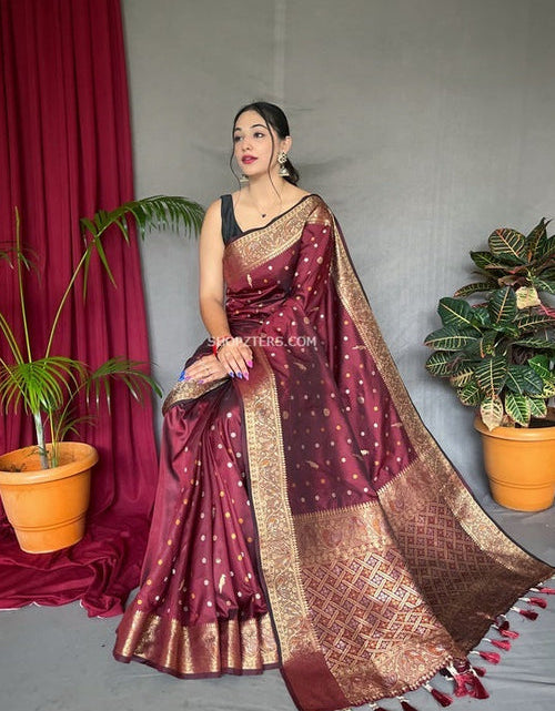 Load image into Gallery viewer, rajyogam banarasi silk saree surat
