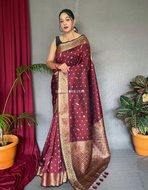 Load image into Gallery viewer, rajyogam banarasi silk saree surat
