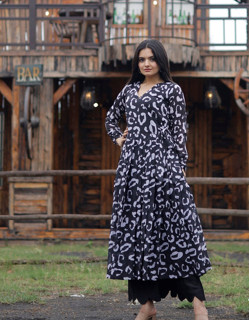 Load image into Gallery viewer, rajyogam designer kurti set surat
