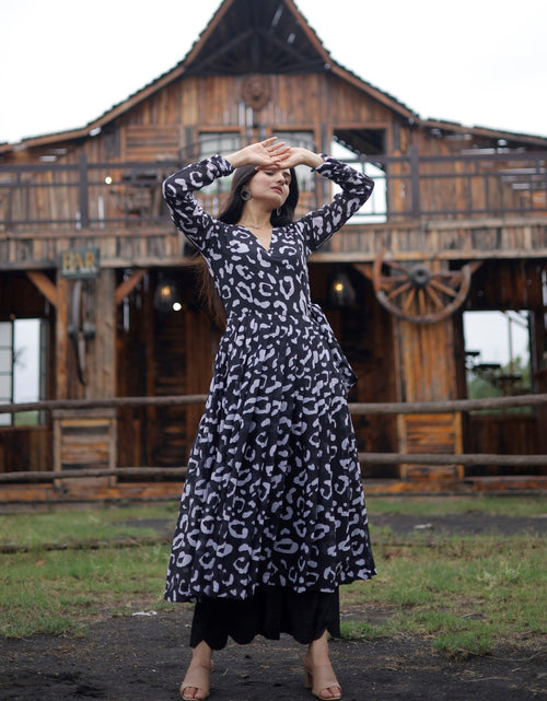 Load image into Gallery viewer, rajyogam designer kurti set surat
