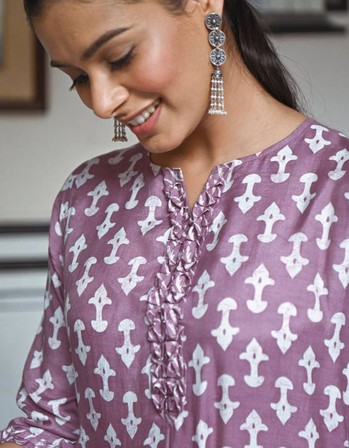 Load image into Gallery viewer, rajyogam designer kurti pant surat
