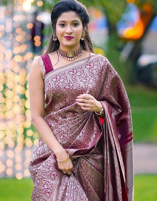 Load image into Gallery viewer, rajyogam banarasi silk saree surat
