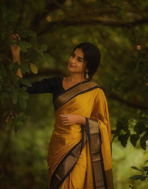 Load image into Gallery viewer, rajyogam banarasi silk saree surat
