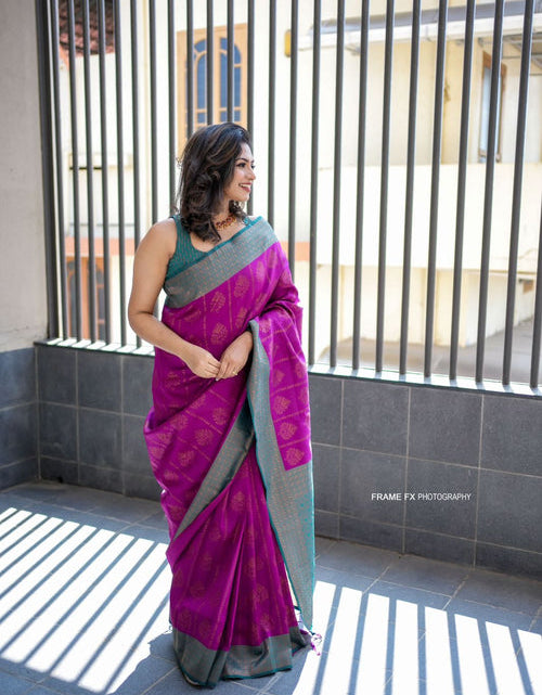 Load image into Gallery viewer, rajyogam banarasi silk saree surat
