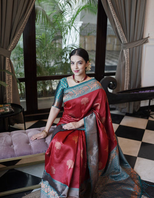 Load image into Gallery viewer, rajyogam banarasi silk saree surat
