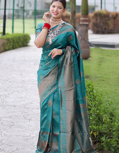 Load image into Gallery viewer, rajyogam banarasi silk saree surat
