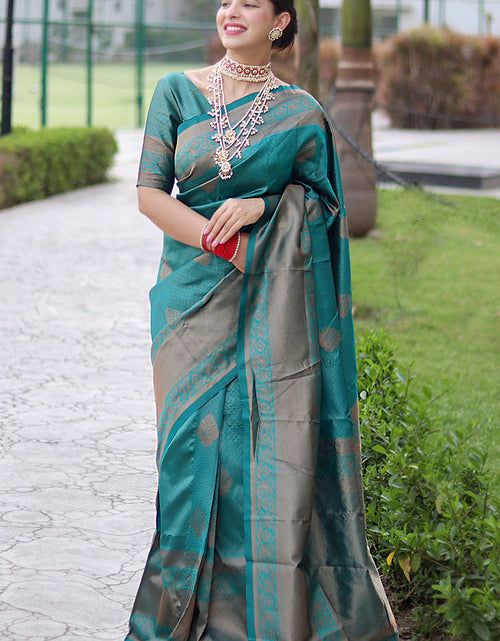 Load image into Gallery viewer, rajyogam banarasi silk saree surat
