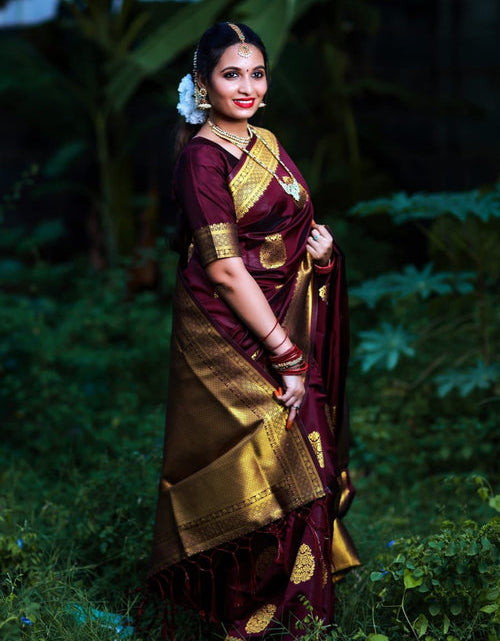 Load image into Gallery viewer, rajyogam banarasi silk saree surat
