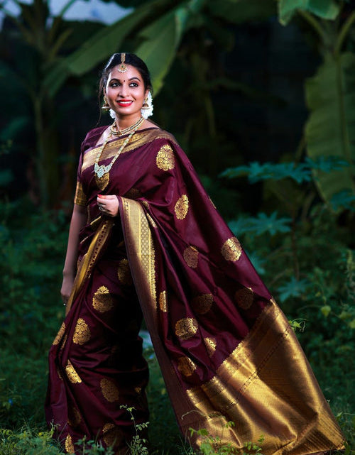 Load image into Gallery viewer, rajyogam banarasi silk saree surat
