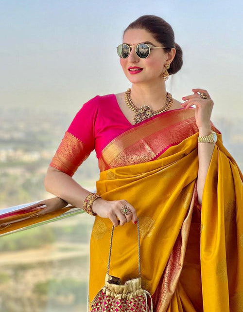 Load image into Gallery viewer, rajyogam banarasi silk saree surat
