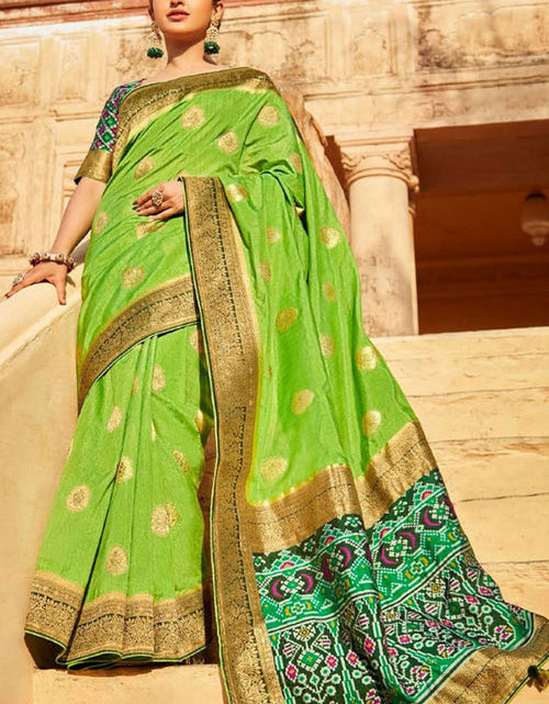 Load image into Gallery viewer, rajyogam banarasi silk saree surat
