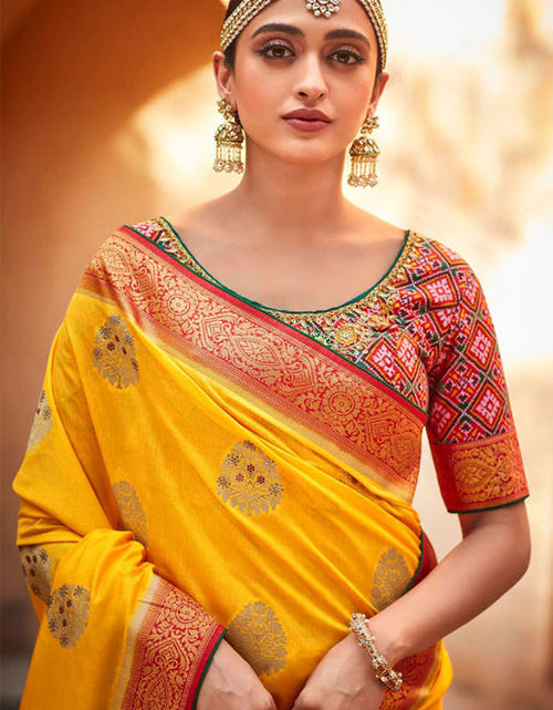 Load image into Gallery viewer, rajyogam banarasi silk saree surat
