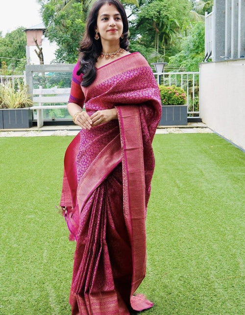 Load image into Gallery viewer, rajyogam banarasi silk saree surat
