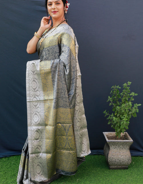 Load image into Gallery viewer, rajyogam banarasi silk saree surat
