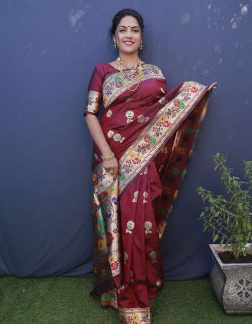 Load image into Gallery viewer, rajyogam paithani silk saree surat
