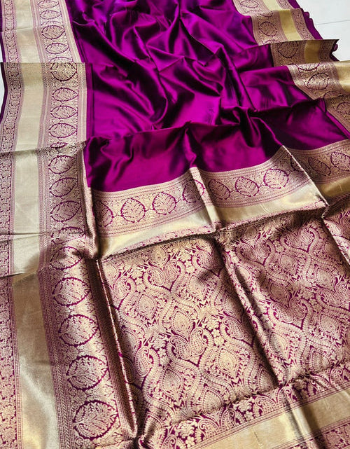 Load image into Gallery viewer, rajyogam banarasi silk saree surat
