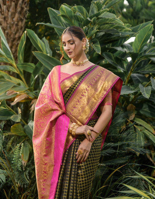 Load image into Gallery viewer, rajyogam banarasi silk saree surat
