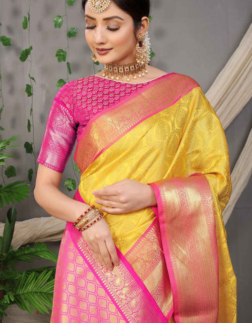 Load image into Gallery viewer, rajyogam banarasi silk saree surat
