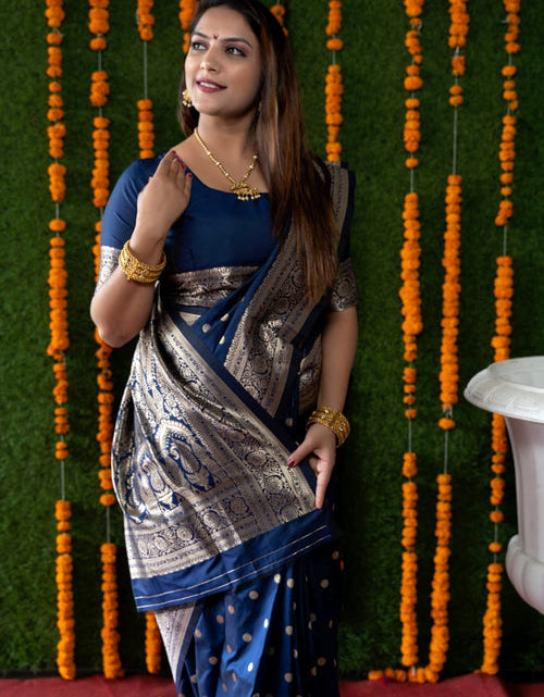 Load image into Gallery viewer, rajyogam banarasi silk saree surat
