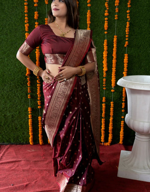 Load image into Gallery viewer, rajyogam banarasi silk saree surat
