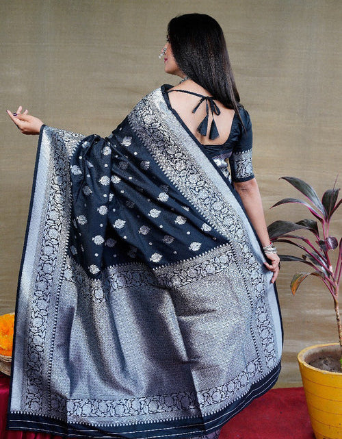 Load image into Gallery viewer, rajyogam banarasi silk saree surat
