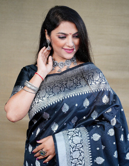 Load image into Gallery viewer, rajyogam banarasi silk saree surat
