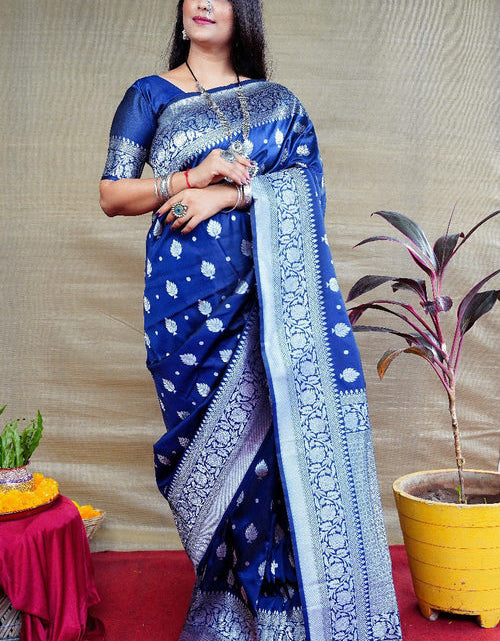 Load image into Gallery viewer, rajyogam banarasi silk saree surat
