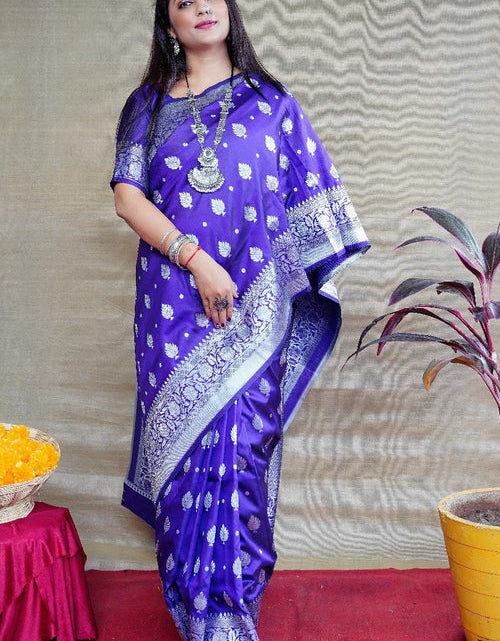 Load image into Gallery viewer, rajyogam banarasi silk saree surat
