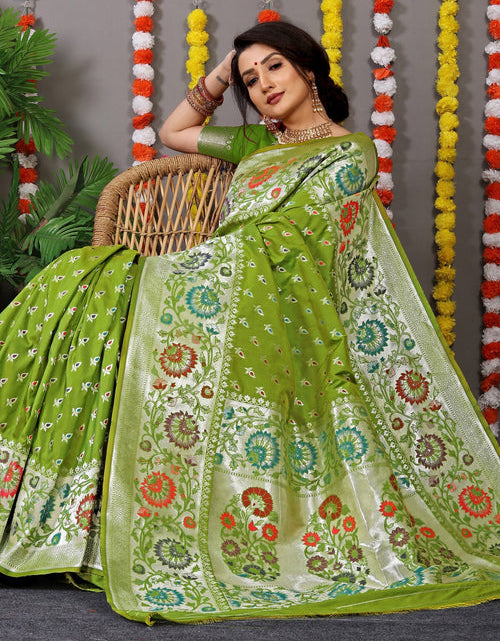 Load image into Gallery viewer, rajyogam banarasi silk saree surat
