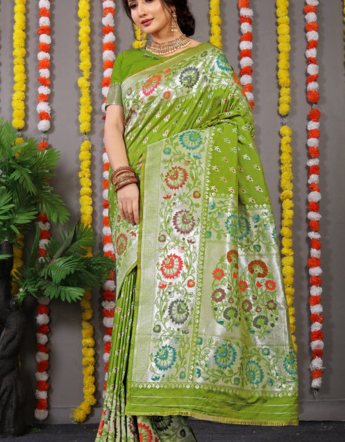 Load image into Gallery viewer, rajyogam banarasi silk saree surat
