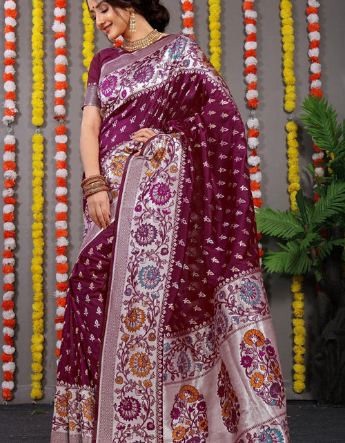 Load image into Gallery viewer, rajyogam banarasi silk saree surat
