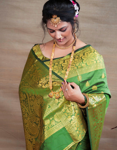 Load image into Gallery viewer, rajyogam banarasi silk saree surat
