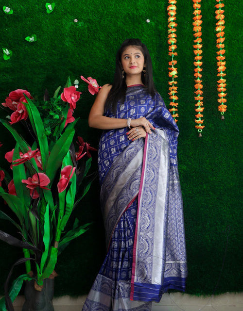 Load image into Gallery viewer, rajyogam banarasi silk saree surat
