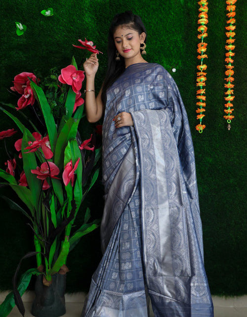 Load image into Gallery viewer, rajyogam banarasi silk saree surat
