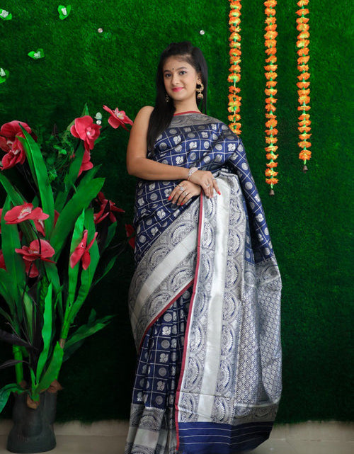 Load image into Gallery viewer, rajyogam banarasi silk saree surat
