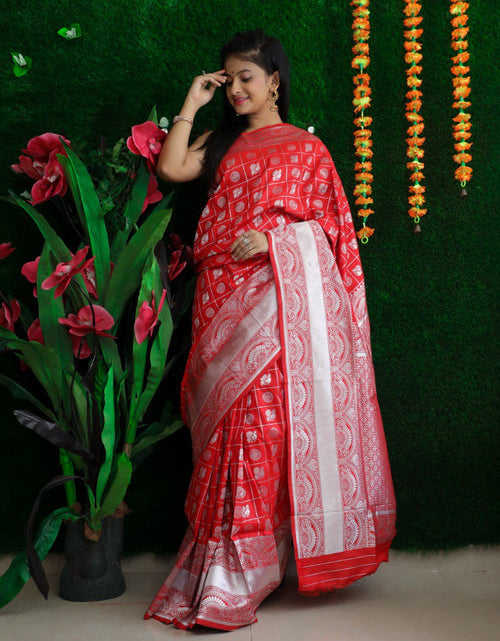 Load image into Gallery viewer, rajyogam banarasi silk saree surat
