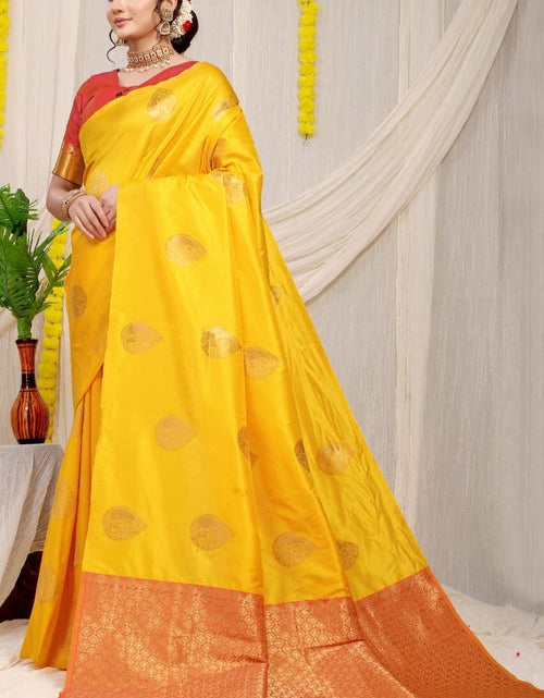 Load image into Gallery viewer, rajyogam banarasi silk saree surat
