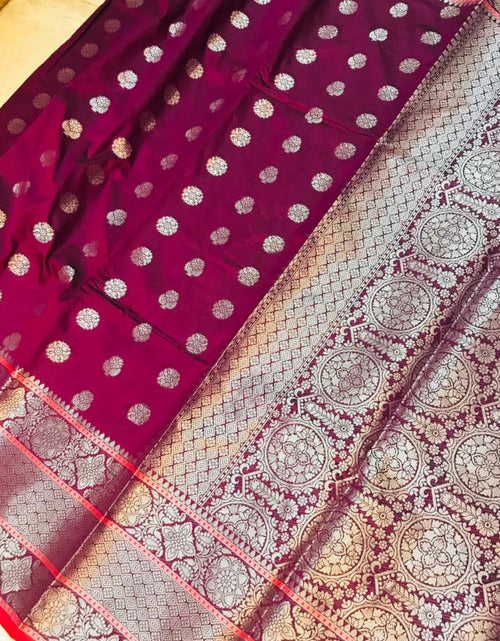 Load image into Gallery viewer, rajyogam banarasi silk saree surat
