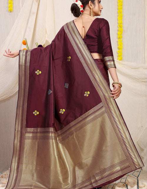 Load image into Gallery viewer, rajyogam banarasi silk saree surat
