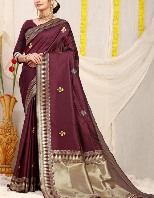 Load image into Gallery viewer, rajyogam banarasi silk saree surat
