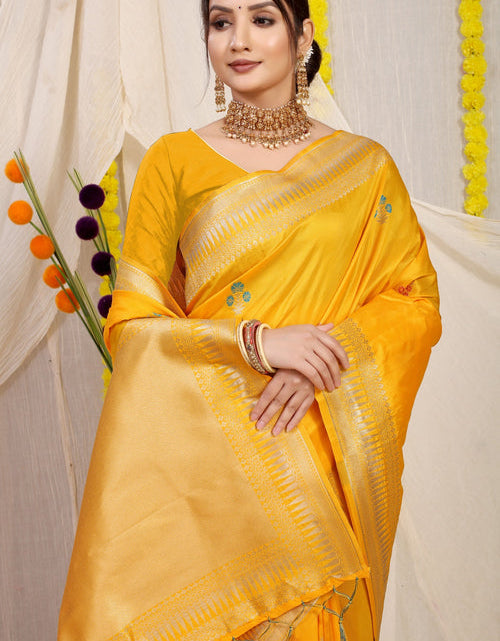 Load image into Gallery viewer, rajyogam banarasi silk saree surat
