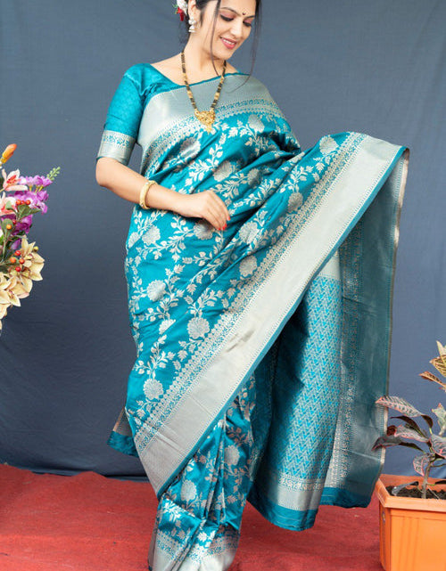 Load image into Gallery viewer, rajyogam banarasi silk saree surat
