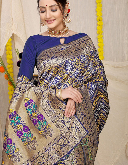 Load image into Gallery viewer, rajyogam banarasi silk saree surat
