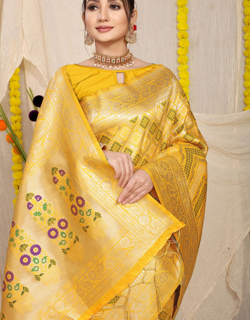 Load image into Gallery viewer, rajyogam banarasi silk saree surat
