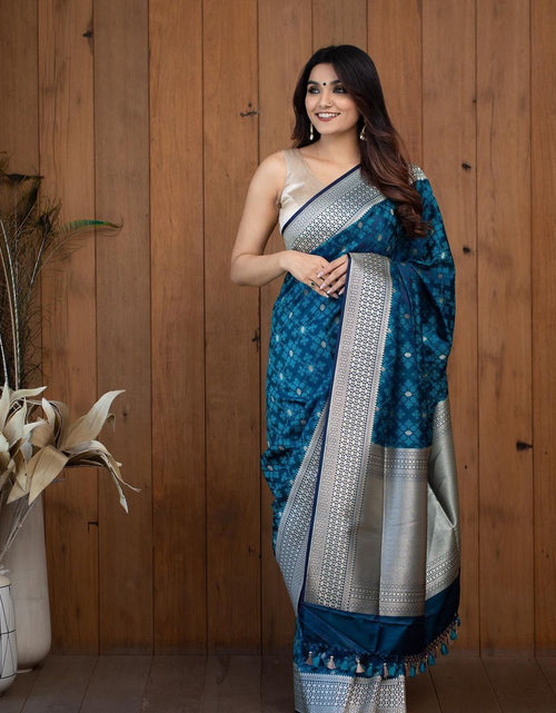 Load image into Gallery viewer, rajyogam banarasi silk saree surat
