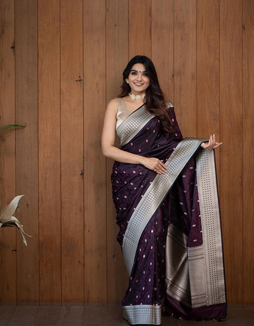 Load image into Gallery viewer, rajyogam banarasi silk saree surat
