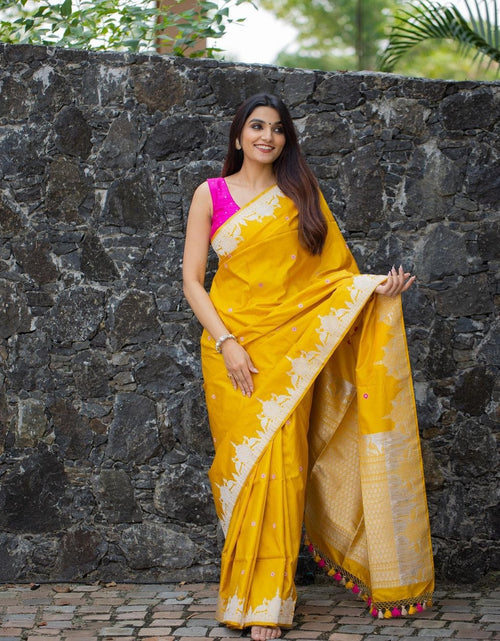 Load image into Gallery viewer, rajyogam banarasi silk saree surat
