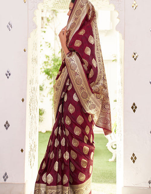 Load image into Gallery viewer, rajyogam banarasi silk saree surat
