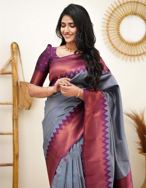 Load image into Gallery viewer, rajyogam banarasi silk saree surat
