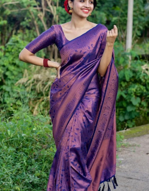 Load image into Gallery viewer, rajyogam banarasi silk saree surat
